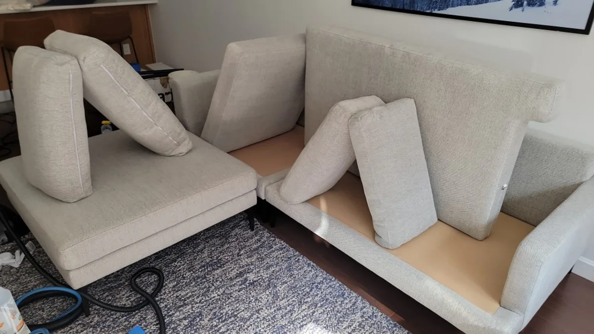 Sušenje kutne garniture nakon dubinskog čišćenja